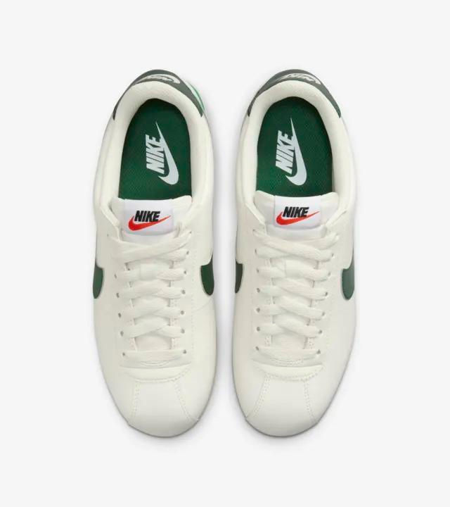 Vista desde arriba de Nike Cortez "Gorge Green y Malachite"- Imagen vía Nike