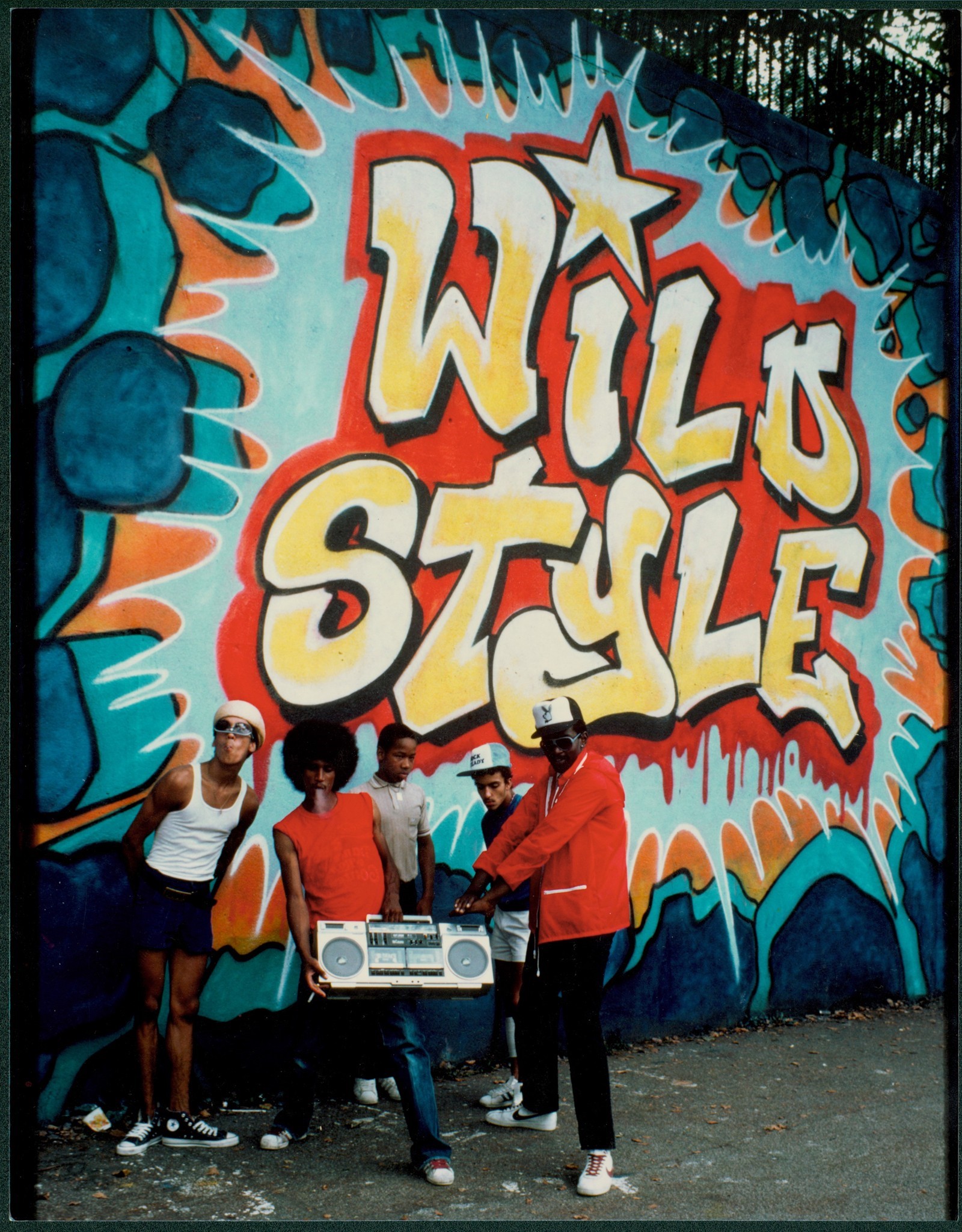 La icónicoa pieza de Wild Style con los miembros de Rock Steady Crew.