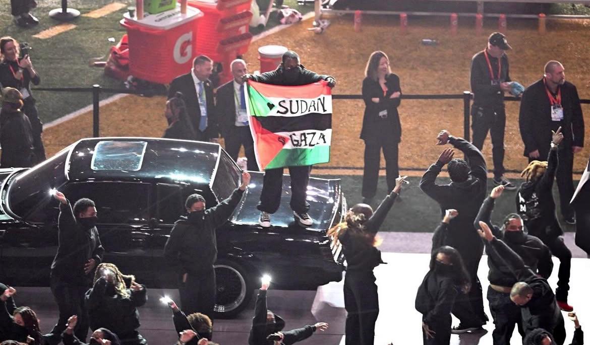 Kendrick Lamar desafía a Donald Trump: La polémica servida durante el show de la Super Bowl 2025 con la bandera Palestina