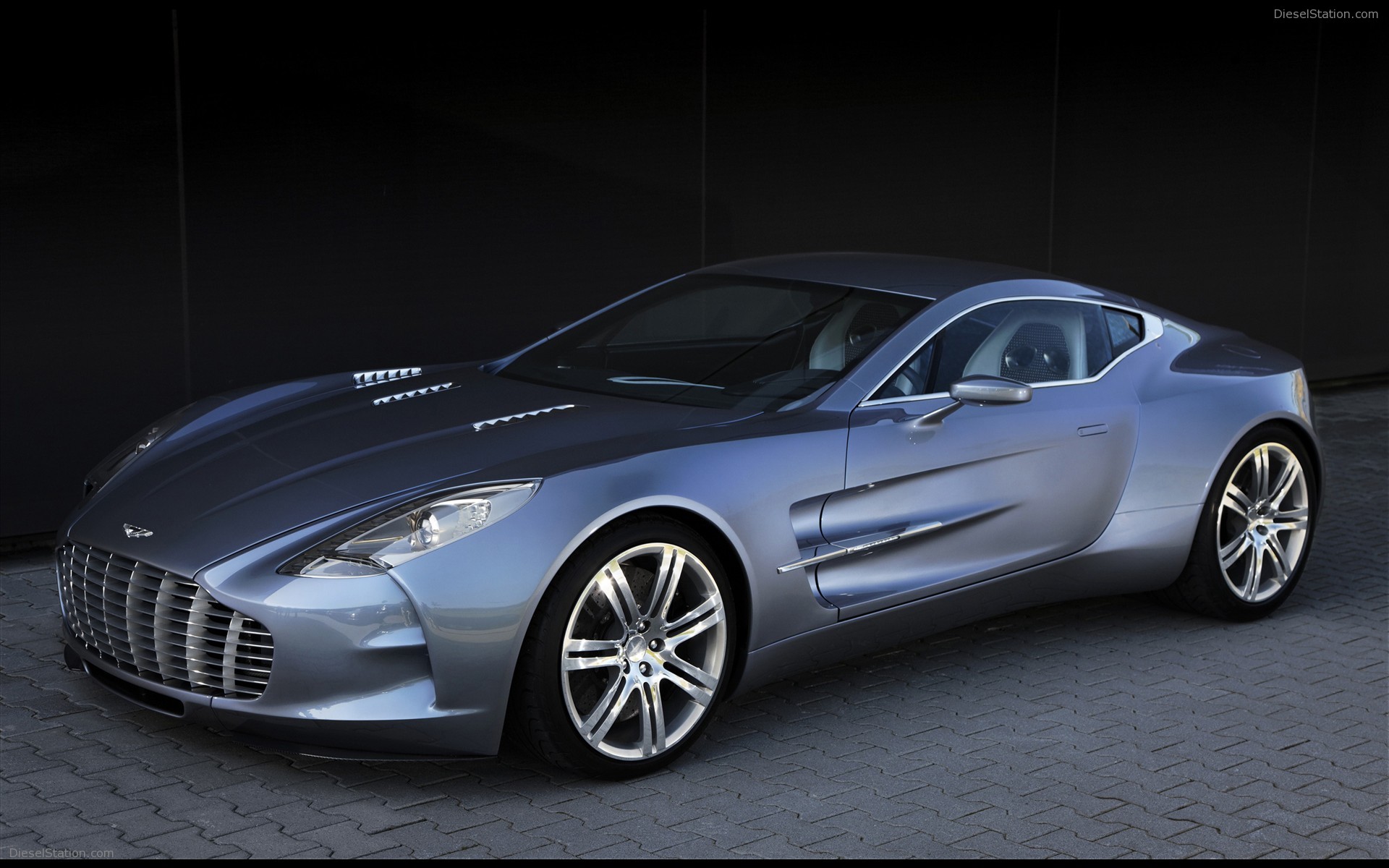 aston-martin-one-77-widescreen-07